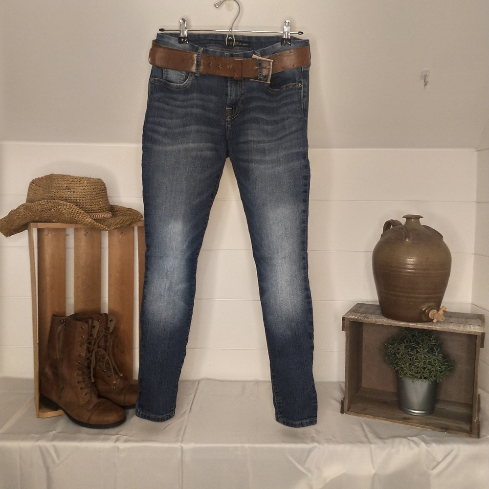 Size 28 Guess Los Angeles Skinny Jeans